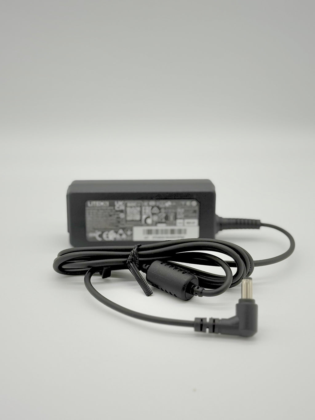 <strong>KP.04503.010</strong><br>Original Acer Netzteil - AC ADAPTOR.45W.19V.1.7x5.5x11.BLACK.3P</br>