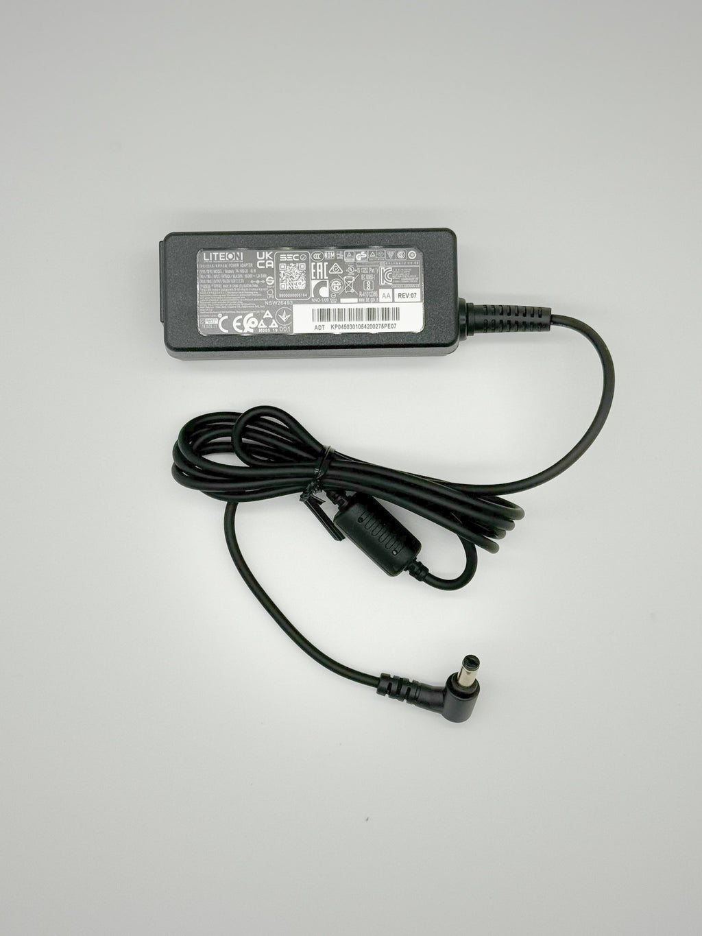 <strong>KP.04503.010</strong><br>Original Acer Netzteil - AC ADAPTOR.45W.19V.1.7x5.5x11.BLACK.3P</br>