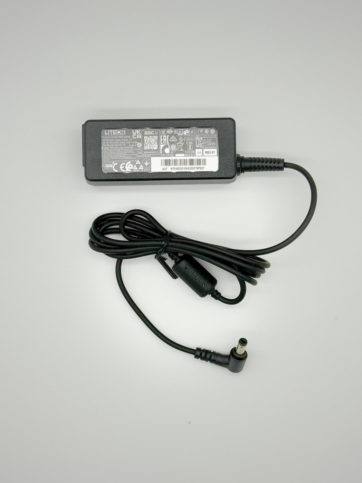<strong>KP.04503.010</strong><br>Original Acer Netzteil - AC ADAPTOR.45W.19V.1.7x5.5x11.BLACK.3P</br>