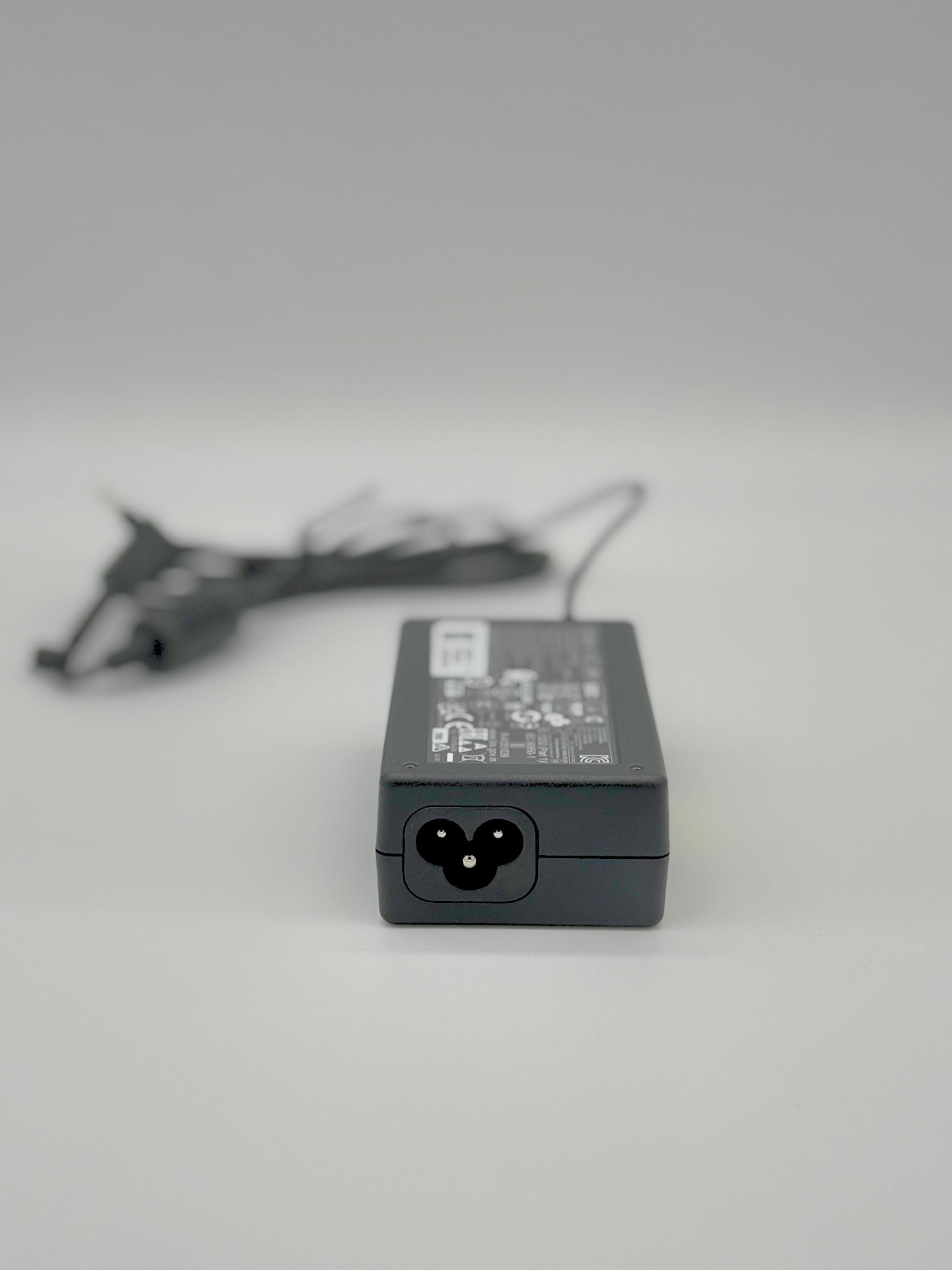 <strong>KP.0650H.023</strong><br>Original Acer Netzteil - ADAPTER.AC.65W.1.1x3.0x7.7.BLACK.19V-3.42A</br>