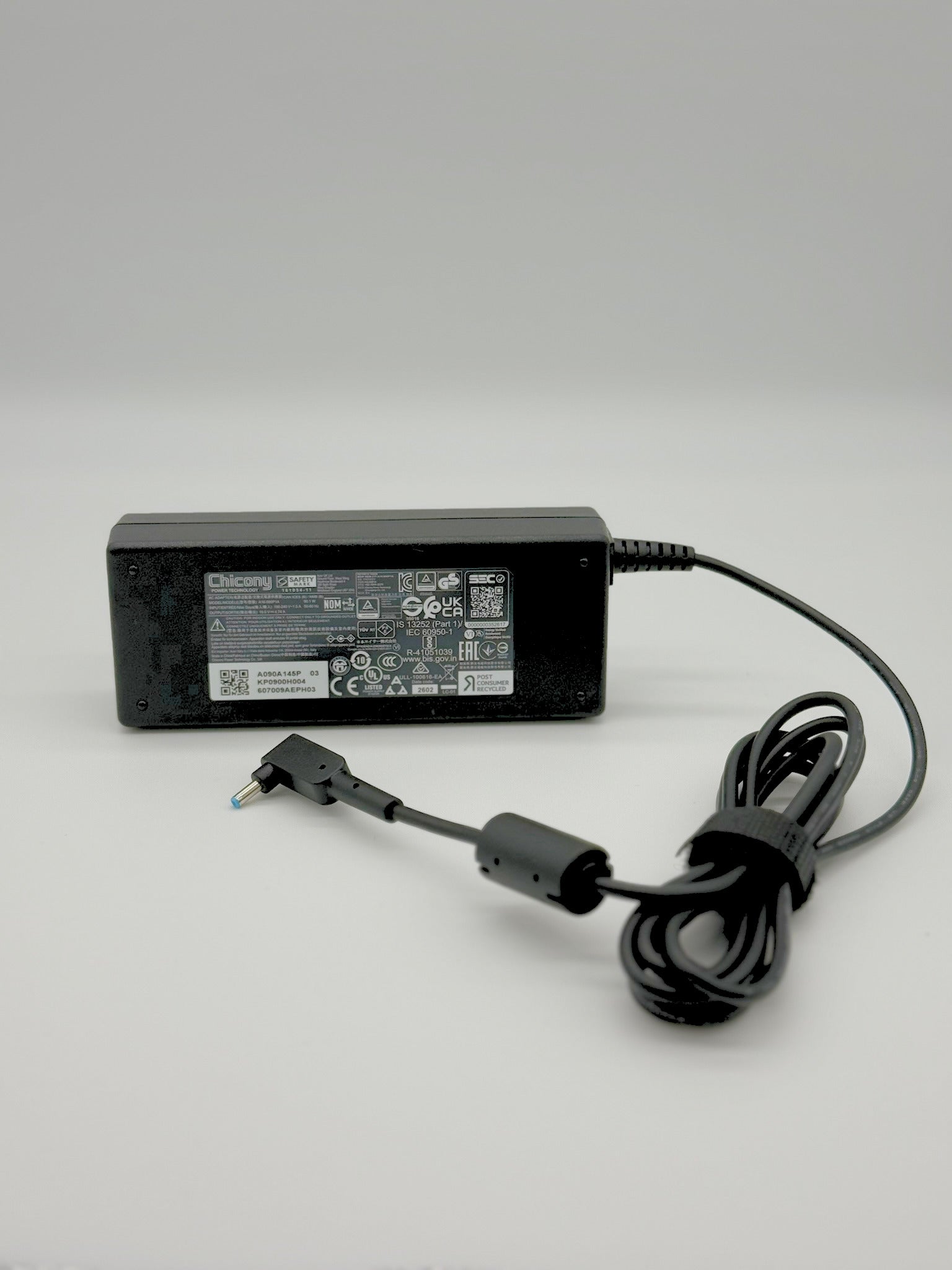 <strong>KP.0900H.004</strong><br>Original Acer Netzteil - ADAPTER.AC.90W.1.1x3.0x7.7.19V/4.74A</br>