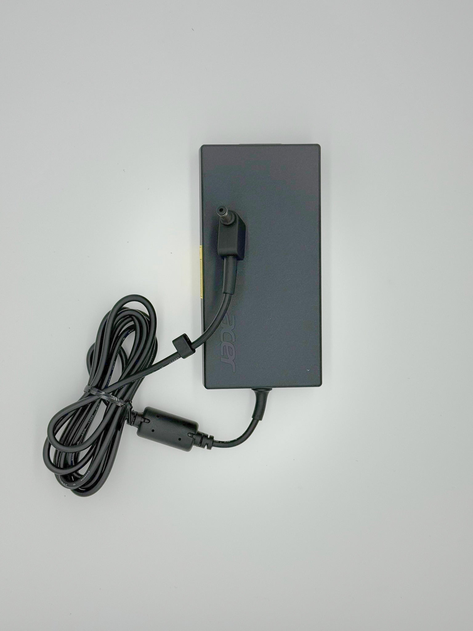 <strong>KP.13501.012</strong><br>Original Acer Netzteil - AC ADAPTOR.135W.19V.ORANGE</br>