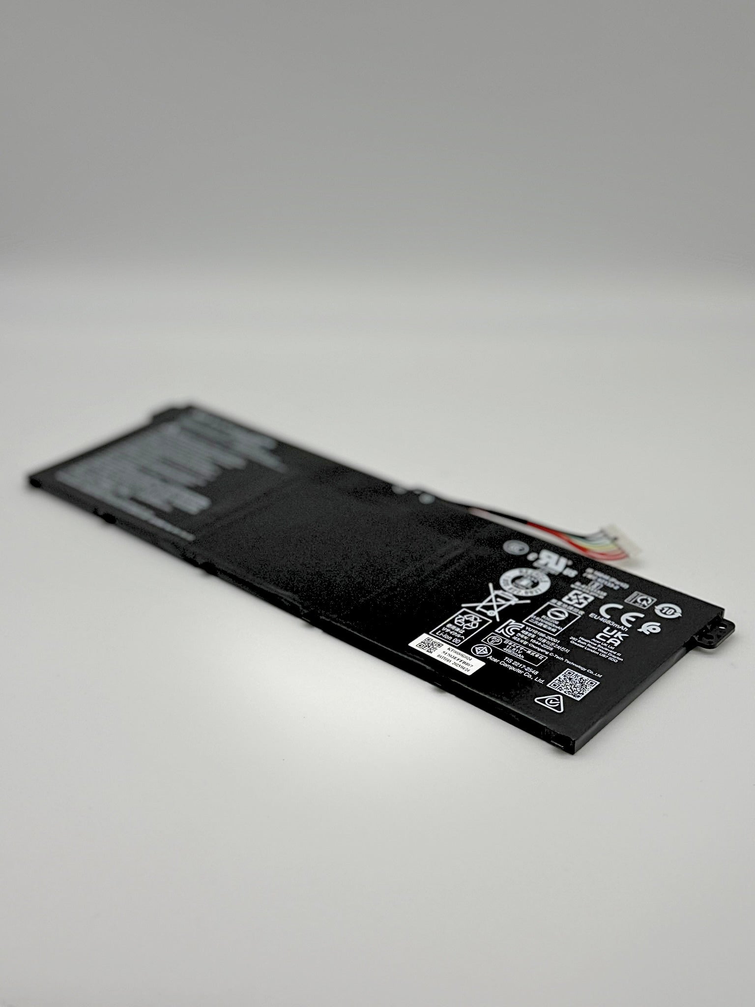 <strong>KT.0030G.024</strong><br>Original Acer Akku - BATTERY.4820MAH.56WH.3S1P.AP19B8M</br>